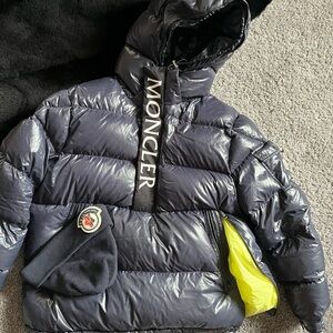 Moncler Maury short down pullover jacket